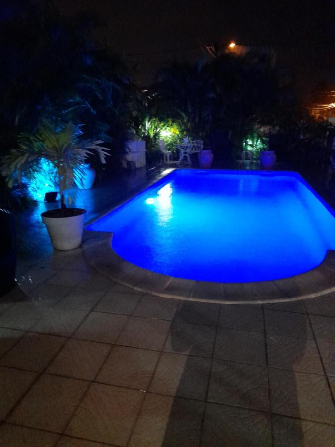 Coquet F2 Climatise Avec Piscine Au Lamentin Apartment Le Lamentin Bagian luar foto
