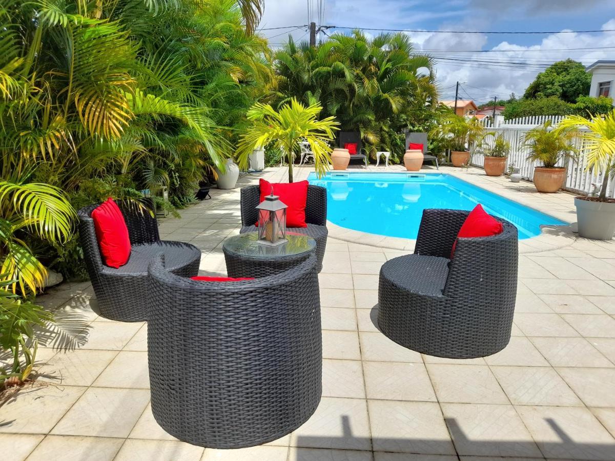 Coquet F2 Climatise Avec Piscine Au Lamentin Apartment Le Lamentin Bagian luar foto