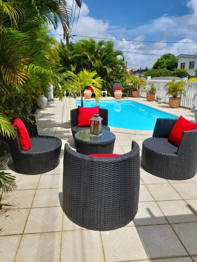 Coquet F2 Climatise Avec Piscine Au Lamentin Apartment Le Lamentin Bagian luar foto